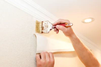 Pose de papier peint à Tréjouls — revêtements muraux et toiles de verre
